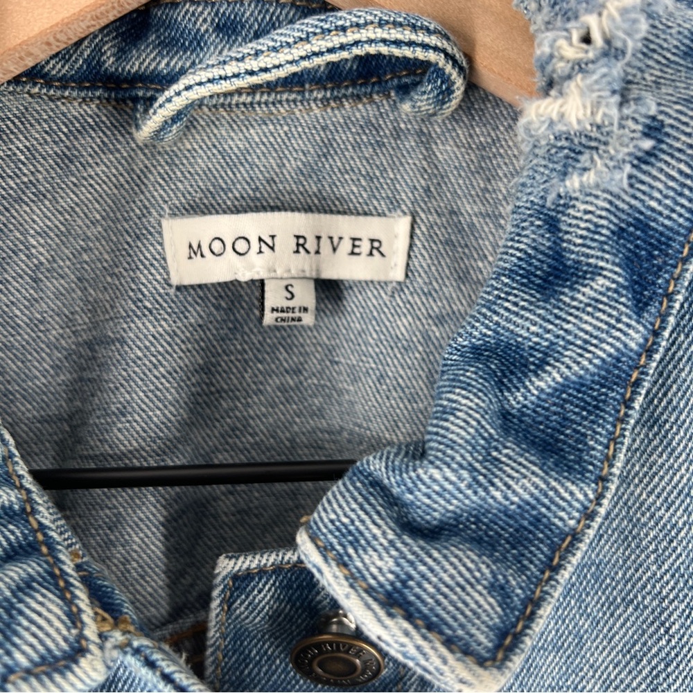 Moon River Light Blue Denim‎ Ripped Distressed Puff Shoulder Jean Jacket Size S - Picture 3 of 16